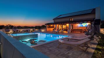 Outdoor pool, a heated pool