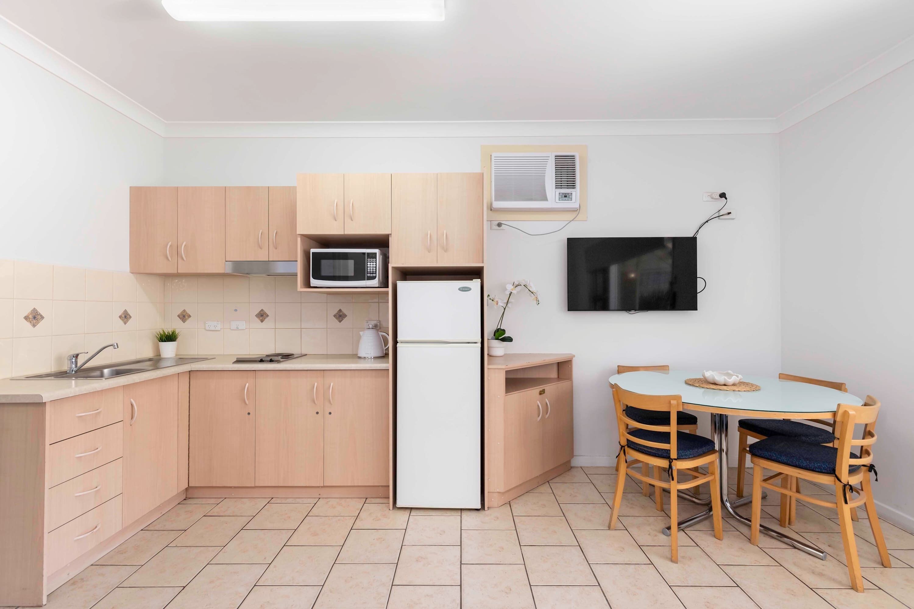 Fridge, microwave, stovetop, electric kettle