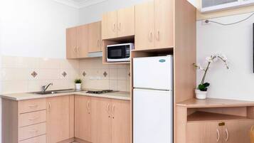 Fridge, microwave, stovetop, electric kettle