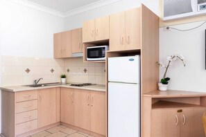Fridge, microwave, stovetop, electric kettle