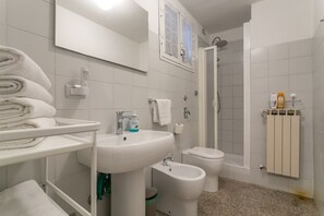 Bathroom - Spacious Studio in via Sammartini 33 (Milan)