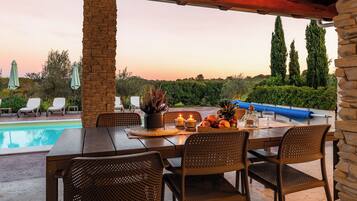 Villa | Outdoor dining