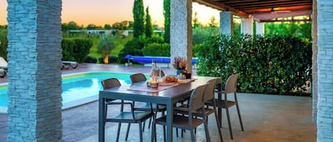 Villa | Restaurang utomhus