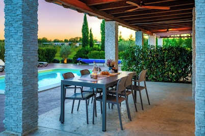 Villa Almond