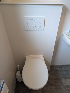 تجهيزات دش، مجففات شعر، مناشف، صابون