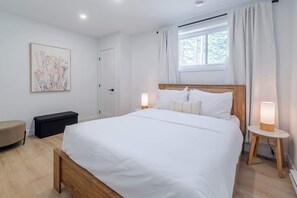 3 bedrooms, iron/ironing board, WiFi, bed sheets
