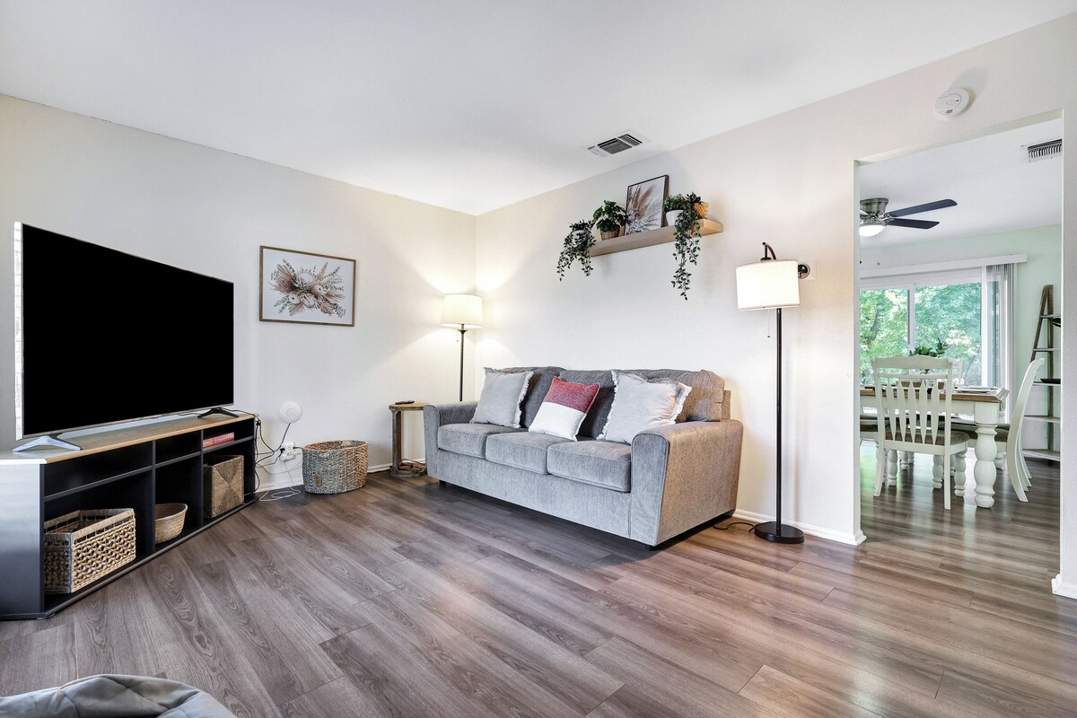 Home Nr River Walk DT + Airport | BBQ Games Pets