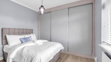 4 bedrooms, iron/ironing board, free WiFi, bed sheets