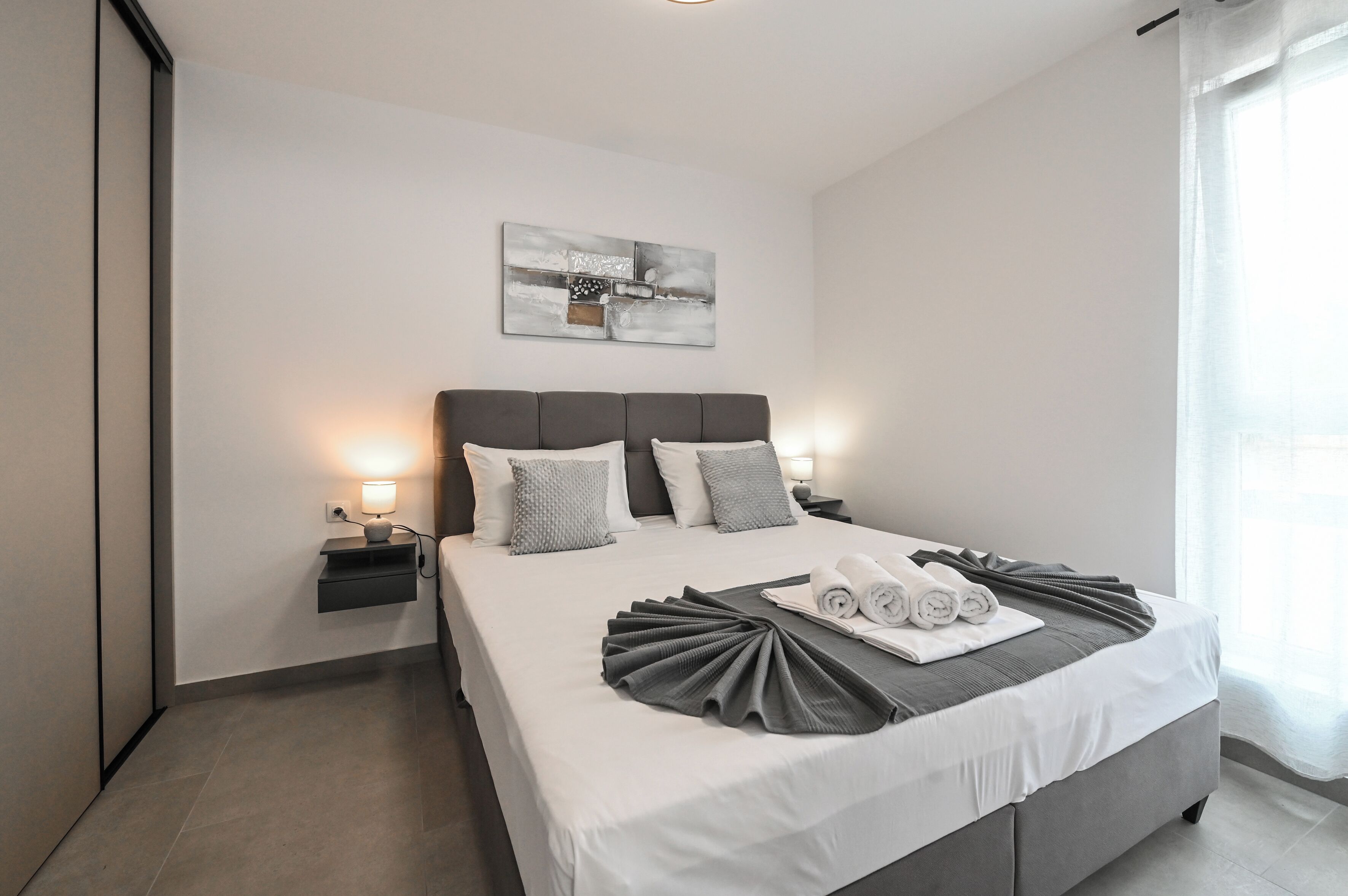 1 chambre, coffres-forts dans les chambres, fer et planche à repasser