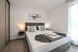 1 slaapkamer, een kluis op de kamer, een strijkplank/strijkijzer