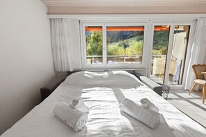 Iron/ironing board, free WiFi, bed sheets - Bright studio with mountain views (Leukerbad)