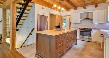 La Chataigne - Wilderness waterfront escape