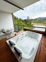 Bañera de hidromasaje privada