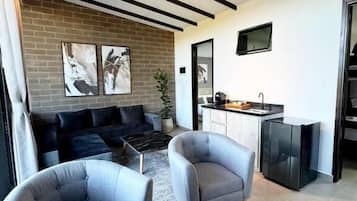 Family Cabin | 1 bedroom, laptop workspace, free WiFi
