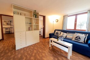 TV - Apartment I Pini with a view of the gulf (Portoferraio)