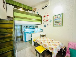 Kühlschrank, Mikrowelle, Toaster