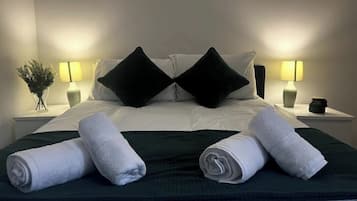 1 dormitorio, tabla de planchar con plancha, wifi y ropa de cama