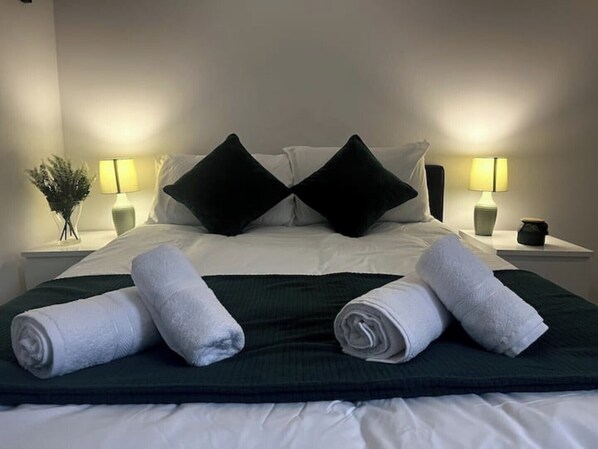 1 bedroom, iron/ironing board, WiFi, bed sheets - Wonderful Wolverhampton Studio (Wolverhampton)