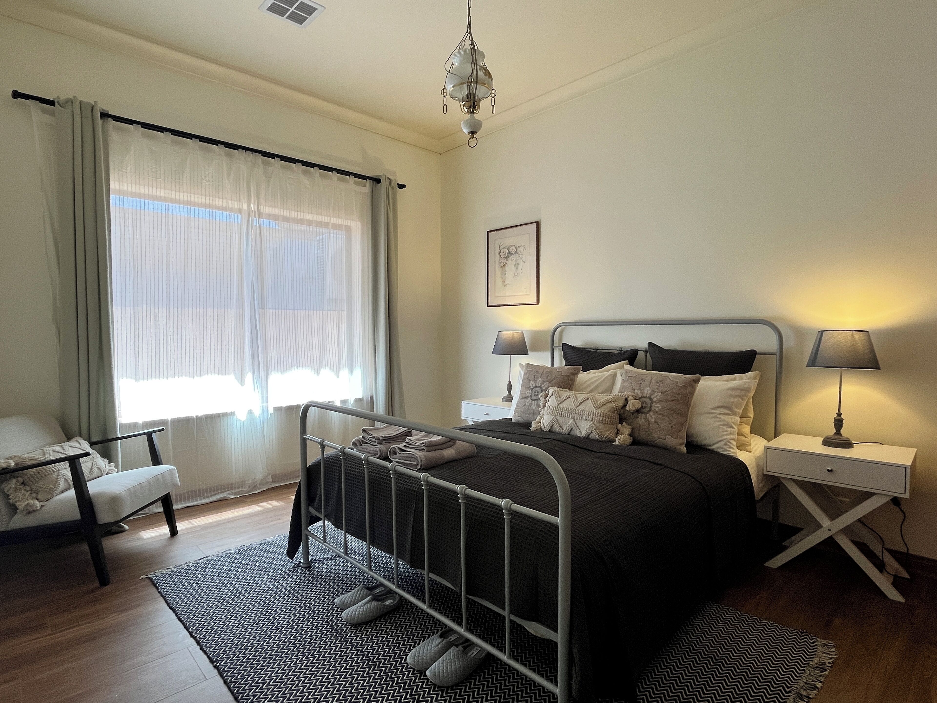 3 soveværelser, pengeskab på værelset, strygejern/strygebræt