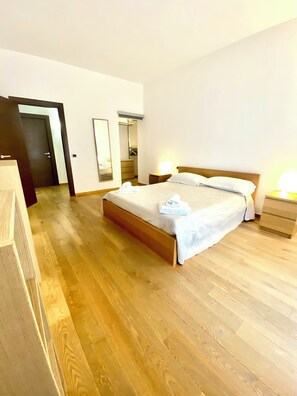 2 dormitorios, tabla de planchar con plancha, wifi y ropa de cama