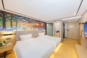 Luxury Twin Room, Multiple Beds, City View | Desk, blackout drapes, soundproofing, free WiFi - Yimimi Apartment-Guangzhou Shisanhang Yide Road Subway Station Branch (Guangzhou)