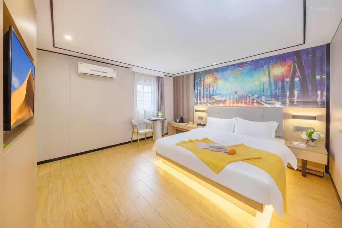 Superior Double Room, 1 Queen Bed, City View | Desk, blackout drapes, soundproofing, WiFi (free)