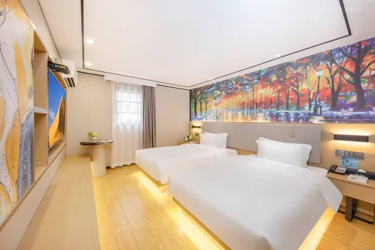 Luxury Twin Room, Multiple Beds, City View | Desk, blackout drapes, soundproofing, WiFi (free)
