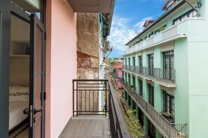 Unclassified image, 2 of 37, button