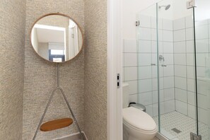 Unclassified image, 4 of 37, button