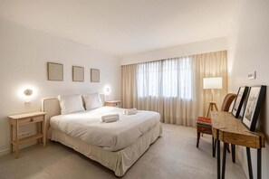 2 chambres, fer et planche à repasser, accès Internet, draps fournis