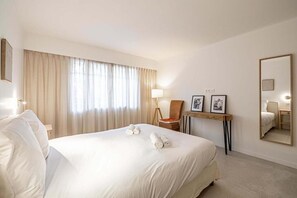 2 bedrooms, iron/ironing board, Internet, bed sheets