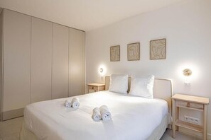 2 soverom, strykejern/-brett, internettilgang og sengetøy