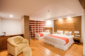1 bedroom, iron/ironing board, WiFi, bed sheets - The Atrium Boutique hotel with 1 bedroom and AC, WiFi in charming Mysore (Mysore)