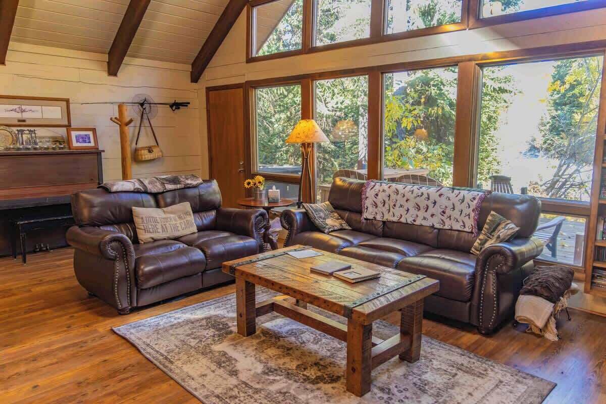 TV, fireplace, DVD player, stereo