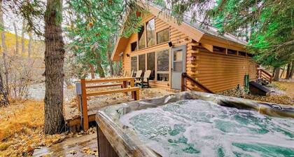 Uppa Creek Cabin- River Front - Hot Tub