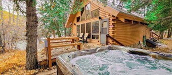 Uppa Creek Cabin- River Front - Hot Tub