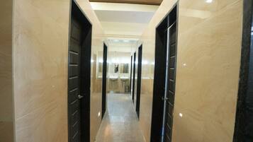 Deluxe Shared Dormitory | Bathroom