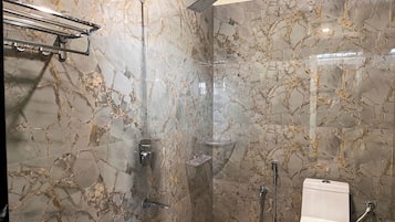 Deluxe Shared Dormitory | Bathroom