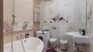 Comfort Suite, River View | Bathroom | Bathtub, hair dryer, towels, soap