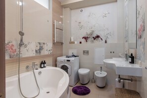 Suite Confort, vistas al río | Baño
