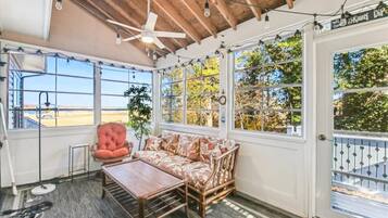 TV, fireplace, offices