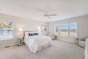 4 quartos, ferros/tábuas de passar roupa, berço de viagem, Wi-Fi