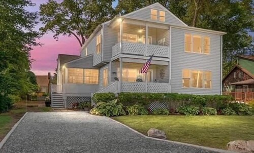 Edgewater's Shelby on the Bay