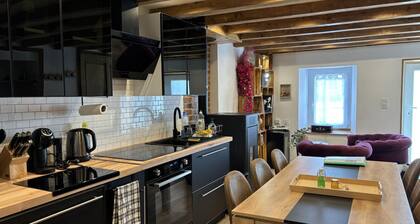 Ăvasion paisible Ă la montagne avec cheminĂ©e et animaux admis