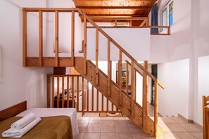 In-room safe, desk, soundproofing, iron/ironing board - Golden Valentin Apartments (Hersonissos)