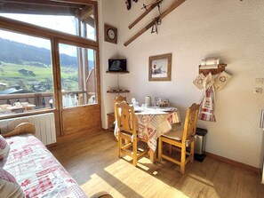 Dining - Alcove studio for 3 with terrace near slopes and parking in Praz-sur-Arly (Praz-sur-Arly)