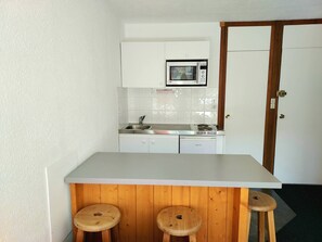 Fridge, microwave, stovetop, coffee/tea maker