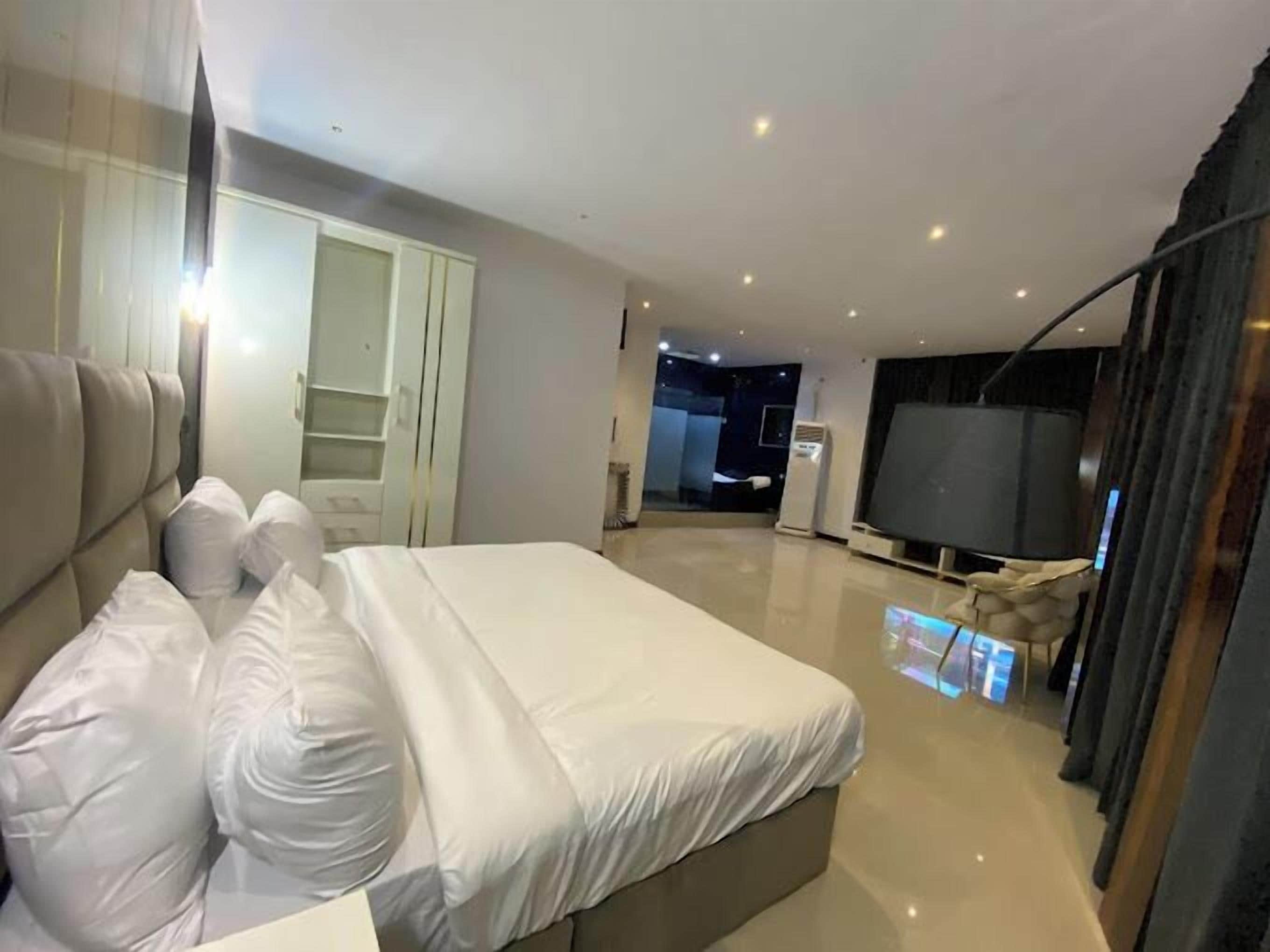 デラックス ルーム バルコニー シティビュー | デスク、ノートパソコン用作業スペース、アイロン / アイロン台、WiFi (無料)