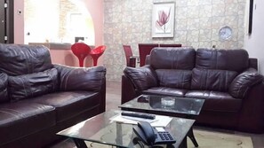 Deluxe Room, Balcony, City View | Living area