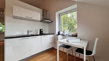 Fridge, stovetop, dishwasher, coffee/tea maker